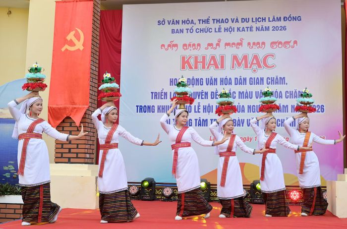 Tiết mục văn nghệ múa Chăm đặc sắc