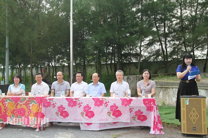 Các đại biểu dự chương trình.