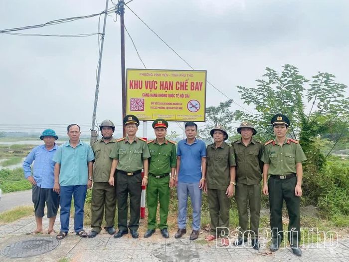 Biển cảnh báo khu vực hạn chế bay flycam do Công an phường Vĩnh Yên lắp đặt nhằm bảo đảm an toàn cho hoạt động hàng không tại khu vực Cảng Hàng không quốc tế Nội Bài.