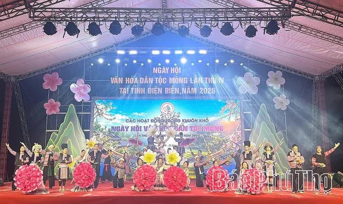 Tiết mục hát múa “Ngày hội bản Mông” của đoàn Phú Thọ tại Ngày hội Văn hóa dân tộc Mông.