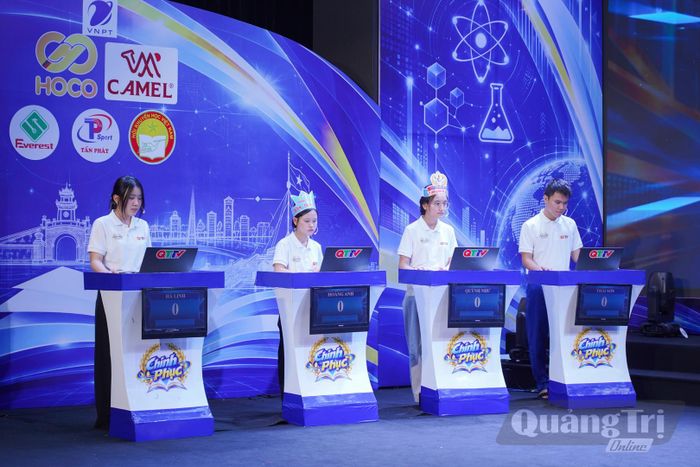 Các thí sinh tranh tài trận 2 vòng loại Chinh phục năm 2026 khu vực phía Nam Quảng Trị - Ảnh: L.T