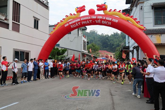 Các VĐV cự ly 25 km xuất phát