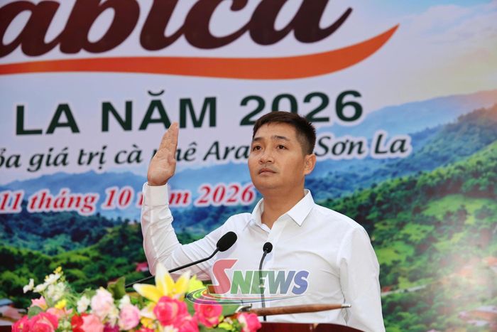 Trọng tài tuyên thệ tại Lễ khai mạc giải