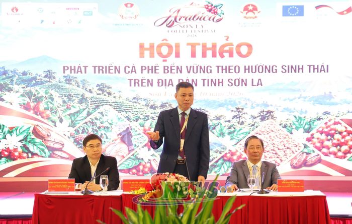 Các đại biểu tham gia điều hành phiên thảo luận.