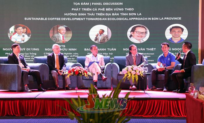 Các đại biểu tham gia toạ đàm phát triển cà phê sinh thái theo hướng bền vững.