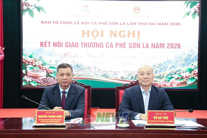 Đồng chí Nguyễn Thành Công và đồng chí Vũ Bá Phú chủ trì hội nghị.