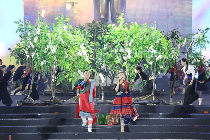 Nghệ sĩ Sơn La biểu diễn tại chương trình.