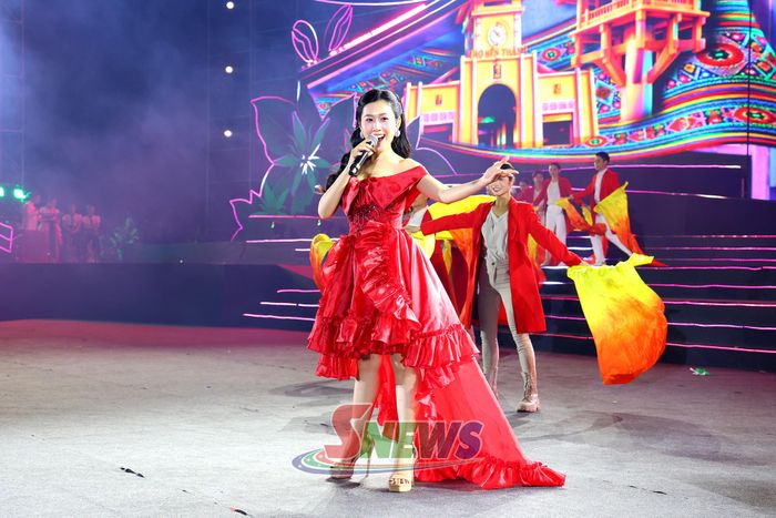 Rực rỡ với các tiết mục biểu diễn ấn tượng.