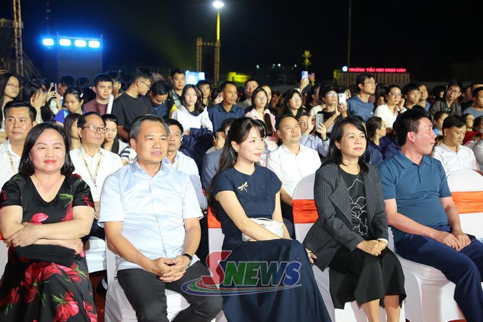 Các đồng chí chí lãnh đạo tỉnh đến dự chương trình.