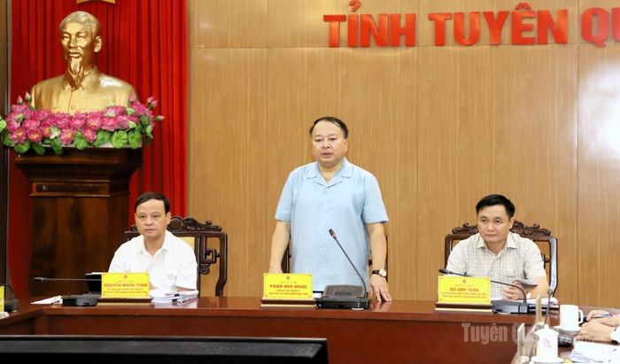 Các đồng chí chủ trì cuộc họp.