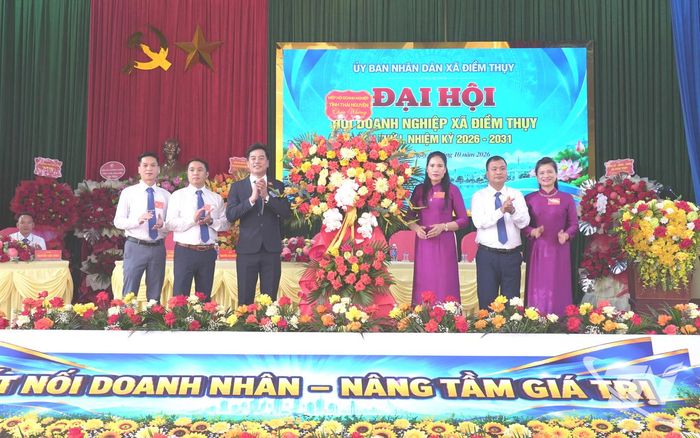 Đại diện Hiệp hội Doanh nghiệp tỉnh chúc mừng Đại hội.
