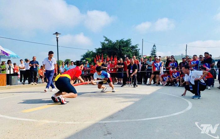 Vận động viên Thái Nguyên thi đấu đẩy gậy.