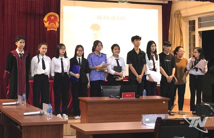 Sinh viên Khoa Luật chủ động rèn luyện thông qua các hoạt động thực tiễn, phấn đấu trở thành đảng viên trẻ ưu tú.