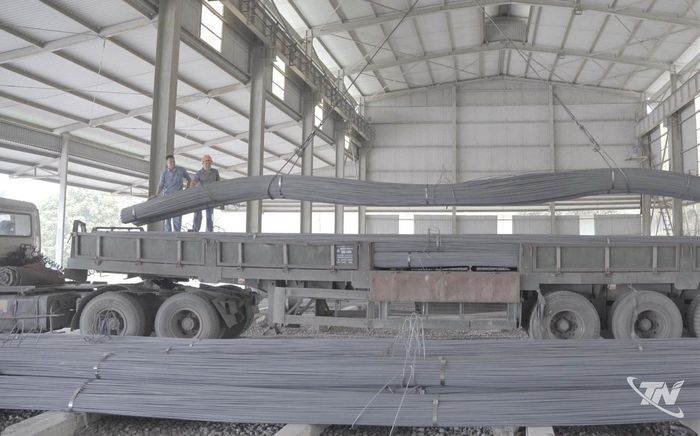 Các nhà phân phối chủ động dự trữ nguồn thép, bảo đảm cung ứng kịp thời nhu cầu xây dựng trong những tháng cuối năm.