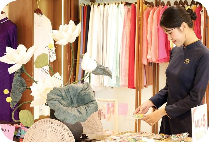  Sự kết hợp dịch vụ tham quan, mua sắm là một phần cần có trong chuỗi hoạt động du lịch.