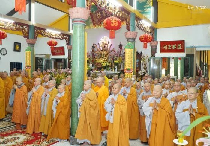 Chư Tăng Ni các phường: Hạnh Thông, Gò Vấp, Thông Tây Hội, An Nhơn, An Hội Tây và An Hội Đông tưởng niệm Hòa thượng Thích Bửu Đăng