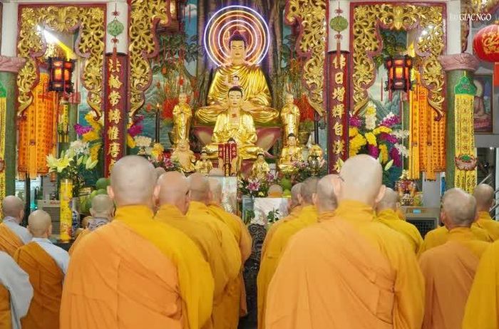 Trang nghiêm khóa lễ