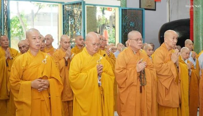 Bố-tát là nghi thức đặc thù của Tăng đoàn do Đức Phật chế định khi Ngài còn tại thế