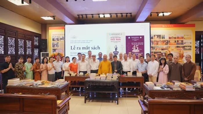 Lễ ra mắt sách Kỷ niệm 45 năm thành lập Ban Văn hóa Trung ương - Ảnh: Tiến Lộc
