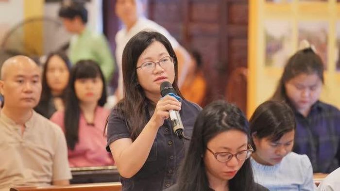 Các nhà báo, phóng viên đặt câu hỏi tại buổi gặp mặt báo chí - Ảnh: Tiến Lộc