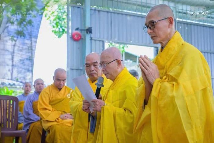 Hòa thượng Thích Hoằng Tri dâng lời tưởng niệm