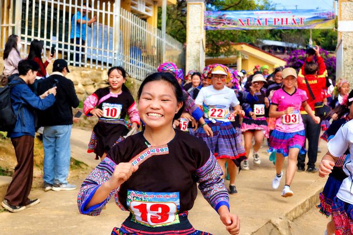 Chị Lờ Thị Dà, xã Lao Chải - một vận động viên tham gia giải, chia sẻ: “Được khoác lên mình bộ trang phục truyền thống để chạy giữa cảnh sắc quê hương là trải nghiệm rất đặc biệt. Chúng tôi vừa được rèn luyện sức khỏe, vừa có cơ hội giới thiệu nét đẹp văn hóa của dân tộc mình. Điều vui nhất không chỉ là thành tích mà còn là được gặp gỡ, giao lưu và cùng nhau lan tỏa tinh thần thể thao”.