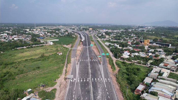 Một đoạn cao tốc Bến Lức - Long Thành qua Đồng Nai.