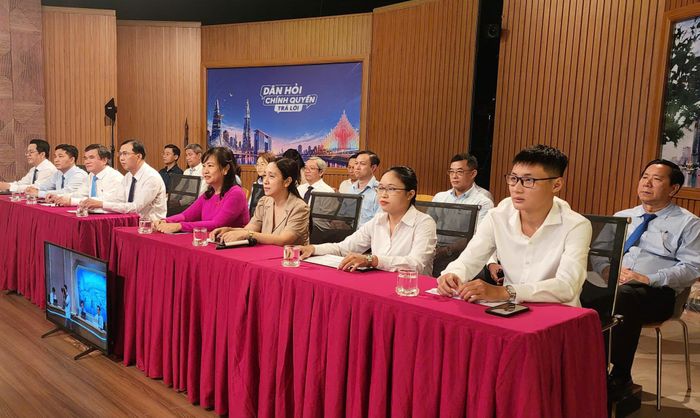 Các đại biểu tham dự chương trình.