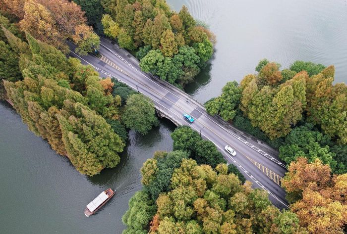 Ảnh chụp từ trên cao một góc hồ Tây, Hàng Châu, Trung Quốc ngày 23/11/2022. Ảnh: China Daily