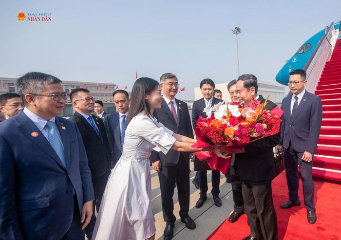 Chủ tịch Quốc hội Trần Thanh Mẫn đến Bắc Kinh, bắt đầu chuyến thăm chính thức Trung Quốc