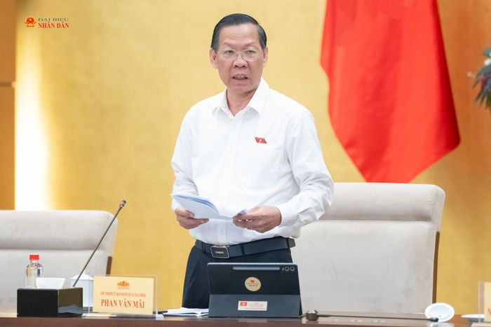 Chủ nhiệm Ủy ban Kinh tế và Tài chính Phan Văn Mãi phát biểu tại phiên họp. Ảnh: Phạm Thắng