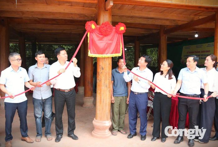 TAND tỉnh Điện Biên phối hợp tổ chức khánh thành và bàn giao hệ thống điện năng lượng mặt trời cho 33 hộ dân bản Nậm Chua, xã Chà Tở (Điện Biên).