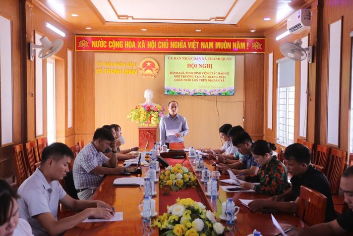 Sau khi kiểm tra, xử lý vi phạm, UBND xã Thanh Quân đã mời đại diện các trang trại và các trưởng thôn nơi có trại lợn đang hoạt động lên làm việc, thống nhất phương án bảo vệ môi trường.