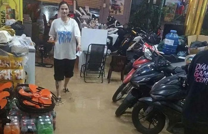 Một hộ dân cạnh dự án bị ảnh hưởng từ sự cố.