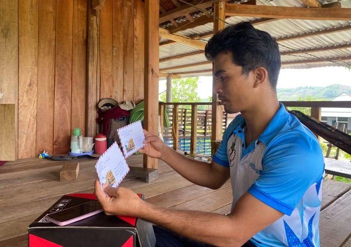 Anh Hara Y Siêu (trú tại buôn Kít, xã Sông Hinh) viết thư cảm ơn đến lực lượng Công an đã hỗ trợ gia đình anh trở về nước sau 7 sống lưu lạc nơi xứ người.
