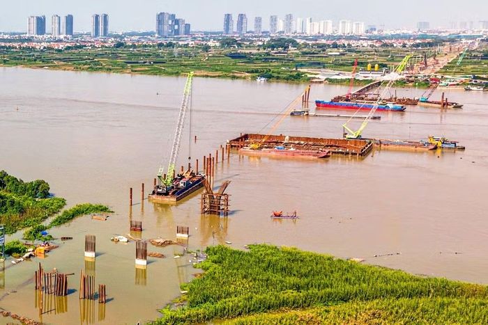 Dự án cầu Ngọc Hồi cũng đang được các nhà thầu khẩn trương thi công.