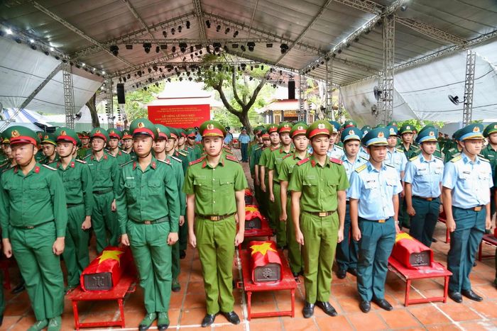 Lực lượng Quân đội, Công an thực hành các nghi thức chuẩn bị cho buổi lễ chính thức sẽ diễn ra ngày 14/10.