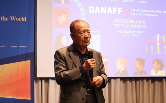 Nhà sáng lập Liên hoan phim Quốc tế Busan Kim Dong-ho dự và phát biểu tại toạ đàm.