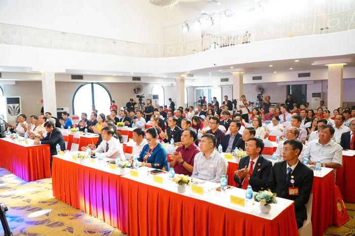 Nhiều lãnh đạo trung ương và địa phương đến dự lễ kỷ niệm 20 năm ngày thành lập Tập đoàn Giáo dục Quốc tế Nam Việt