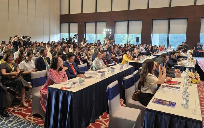 Các đại biểu tham dự diễn đàn.