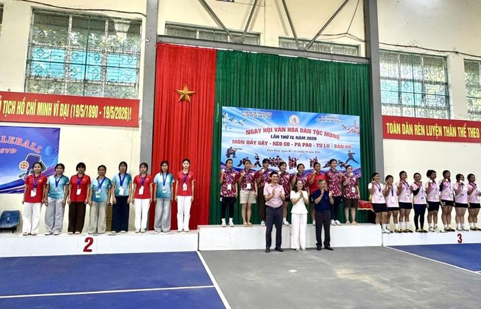 Vận động viên Cao Bằng nhận huy chương bạc nội dung bắn nỏ.