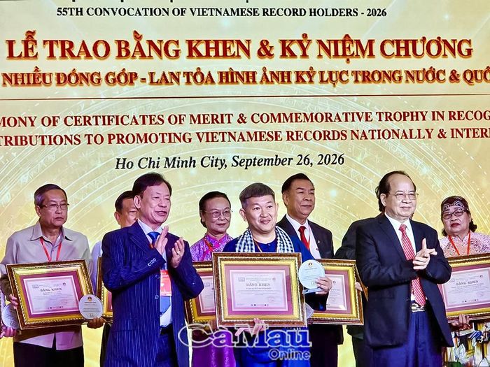 Nhân kỷ niệm 22 năm VietKings, Kỷ lục gia Huỳnh Minh Hiệp được Trung ương Hội Kỷ lục Việt Nam, Tổ chức Kỷ lục Việt Nam trao tặng Bằng khen và Kỷ niệm chương vì đã có nhiều hoạt động nổi bật cùng những đóng góp tích cực, hiệu quả trong công tác chuyên môn, góp phần quan trọng vào sự phát triển của Hội Kỷ lục gia Việt Nam - Tổ chức Kỷ lục Việt Nam (VietKings), lan toả mạnh mẽ giá trị, hình ảnh kỷ lục Việt Nam đến công chúng trong, ngoài nước (giai đoạn 2025-2026).