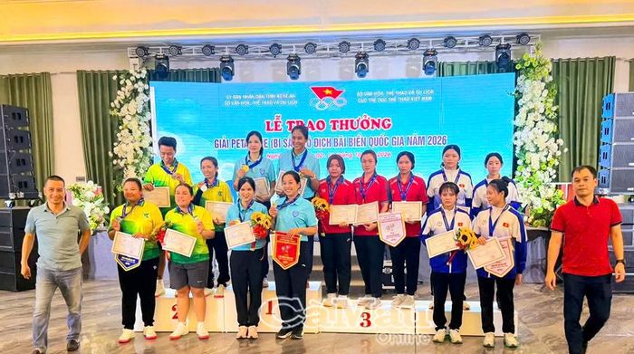 Các VĐV: Lâm Thị Mỹ Da Na, Nguyễn Thị Kim Trúc, Hồng Như Ý (Cà Mau) đoạt HCĐ nội dung bộ ba nữ tại Giải Bi sắt vô địch bãi biển Quốc gia năm 2026.