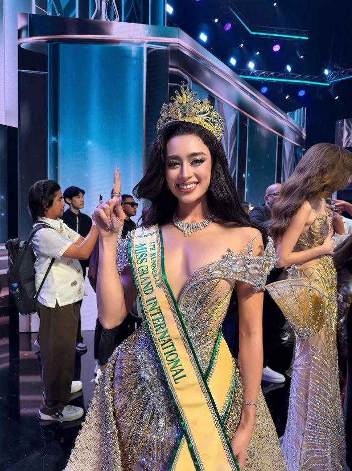 Sau hành trình dài, cô đạt vị trí Á hậu nhưng kết quả này cũng khiến fan Việt tiếc nuối.