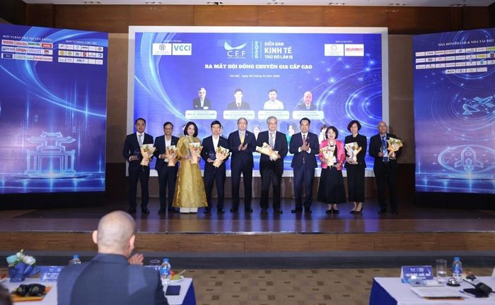 Ra mắt Hội đồng Chuyên gia cấp cao CEF gồm 9 thành viên.