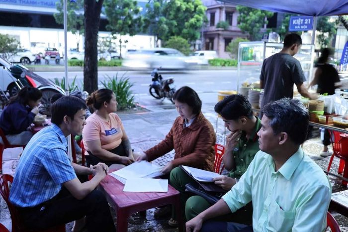 Đoàn kiểm tra làm việc thực tế tại quán bún bò Bo Mập