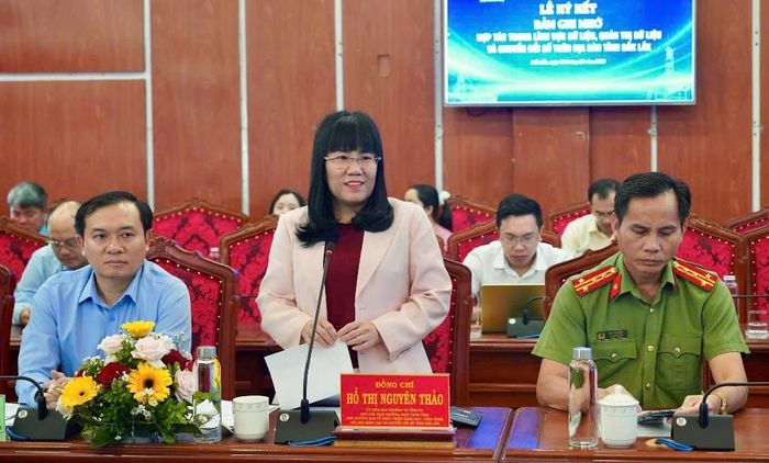  Phó Chủ tịch Thường trực UBND tỉnh Hồ Thị Nguyên Thảo phát biểu tại buổi lễ. 