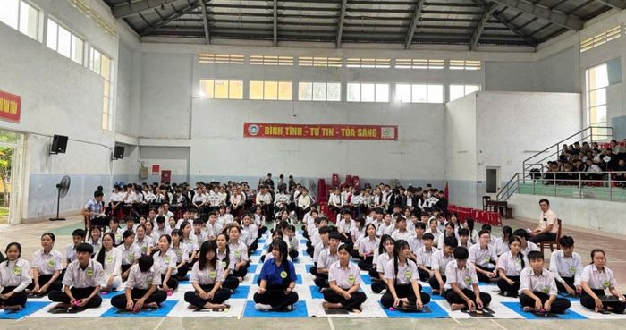 Học sinh Trường THPT Hương Trà tham gia hội thi “Rung chuông vàng – Hành trình xanh, bảo tồn đa dạng sinh học”, góp phần lan tỏa ý thức bảo vệ rừng và tài nguyên thiên nhiên.