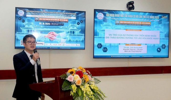 Các đại biểu trình bày tại Hội nghị