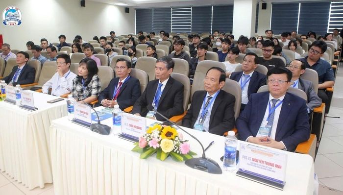 Các đại biểu tham dự Hội nghị Khoa học Lão khoa Cố đô lần thứ III năm 2026